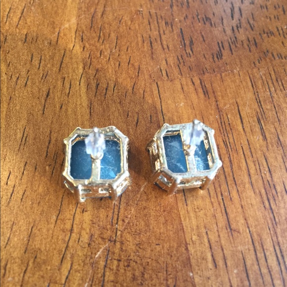 Blue gem stud earrings - Picture 2 of 2